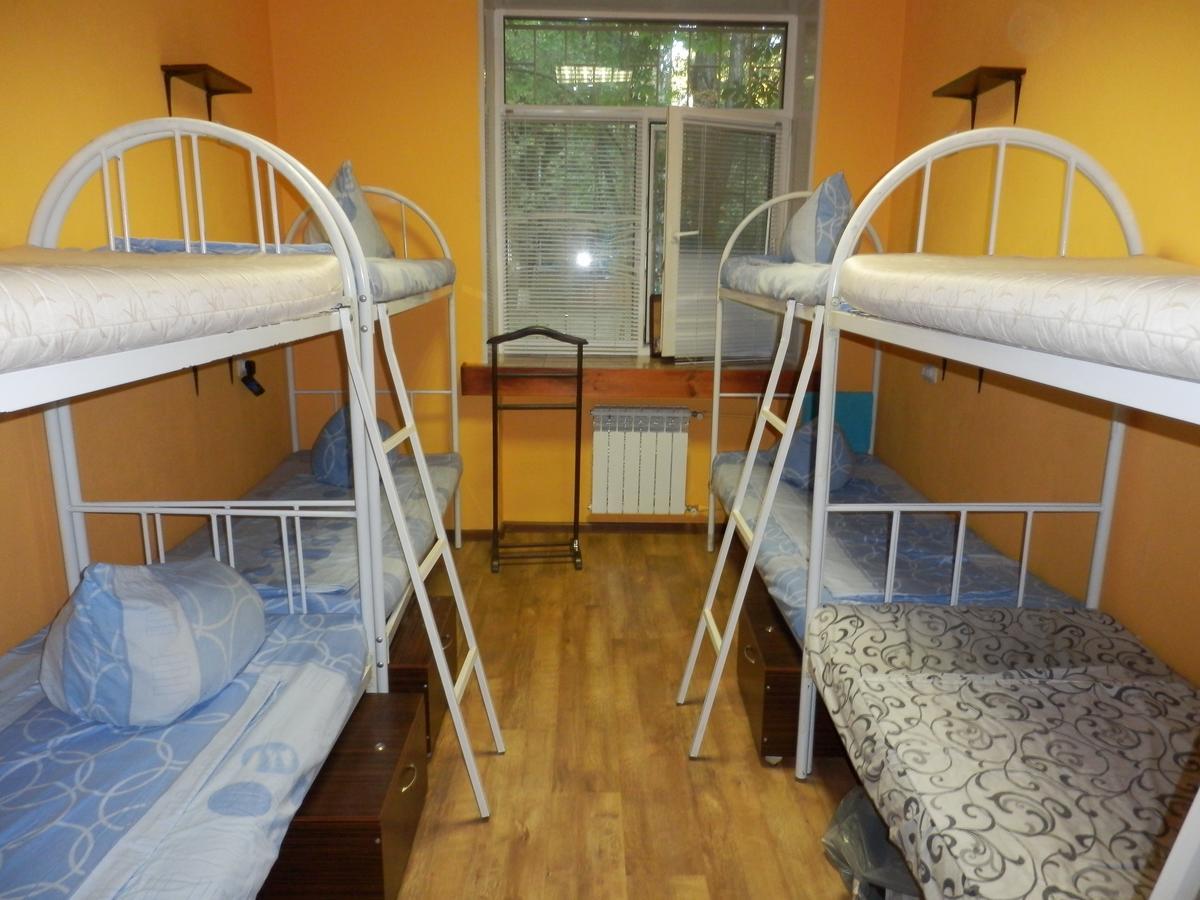 Yourhostel Svyatoshino Kiev Esterno foto